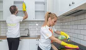 End of Tenancy Cleaning - cleaning the Kitchen